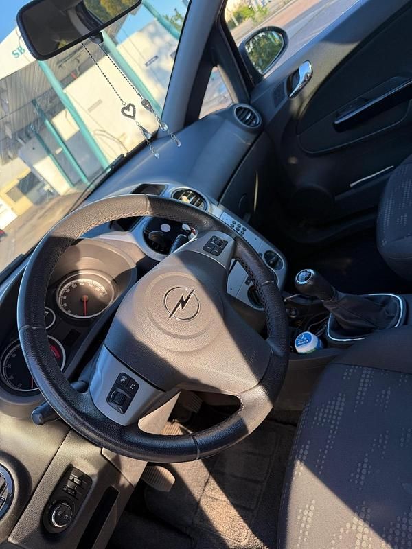 Gebraucht Opel Corsa 60 PS (44 kW) 2011 Schwarz Kleinwagen