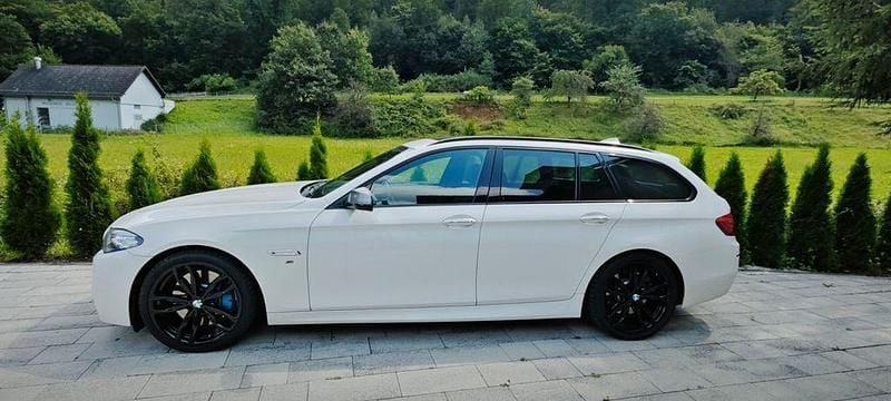 Weiß Gebraucht 2016 BMW M550 M Sport Limousine | 32.000 € - Bild 1/4