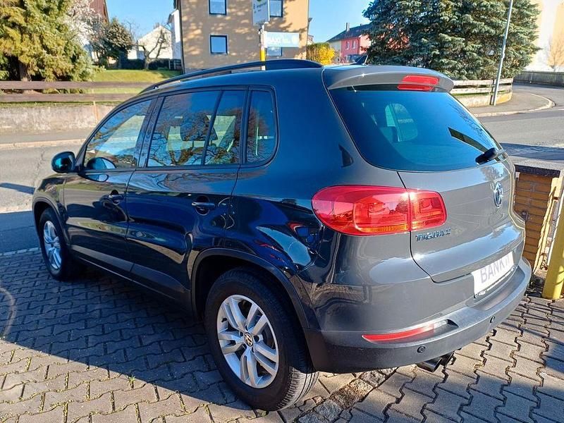 Gebraucht VW Tiguan Trendline 122 PS (89 kW) 2015 Grau SUV