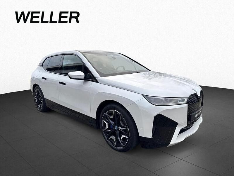 Gebraucht BMW iX Comfort Edition 241 kW (328 PS) 2023 Mineralweiß (weiß) SUV