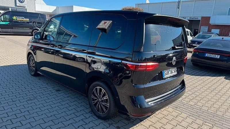 Second-hand VW Multivan Style 150 CP (110 kW) 2023 Negru Monovolum