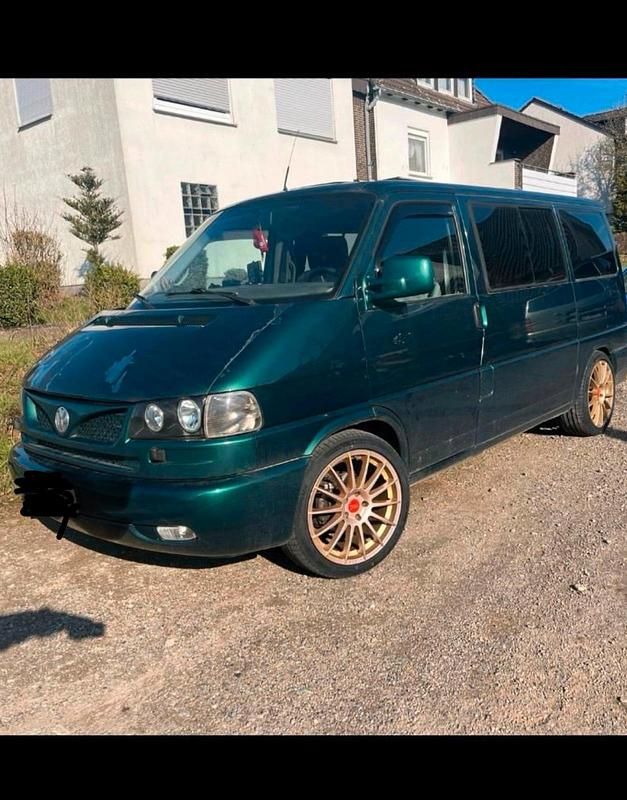 Grün Gebraucht 1996 VW Multivan Van | 8.800 € - Bild 1/4