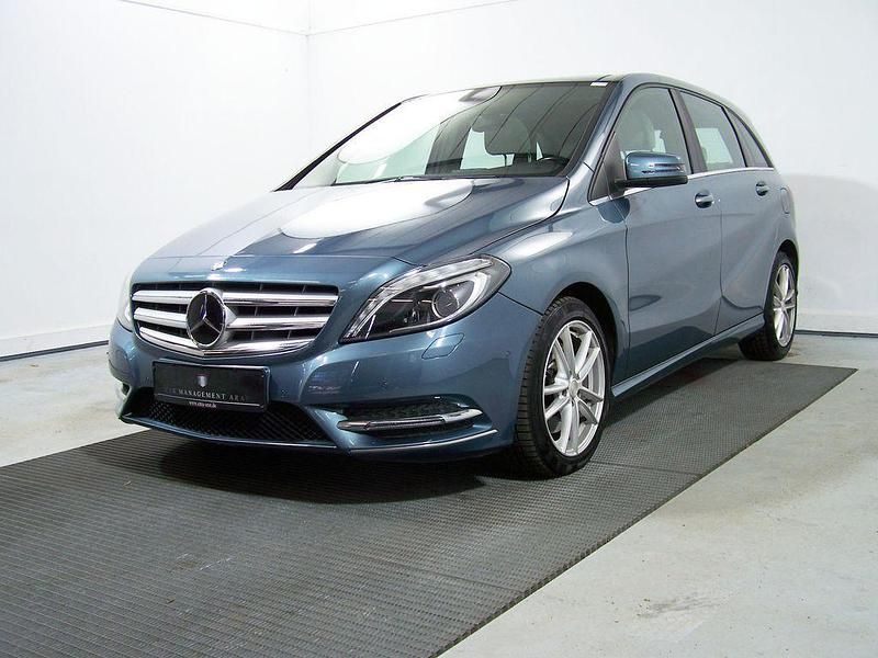 Gebraucht Mercedes B250 211 PS (155 kW) 2014 Blau Van / Kleinbus