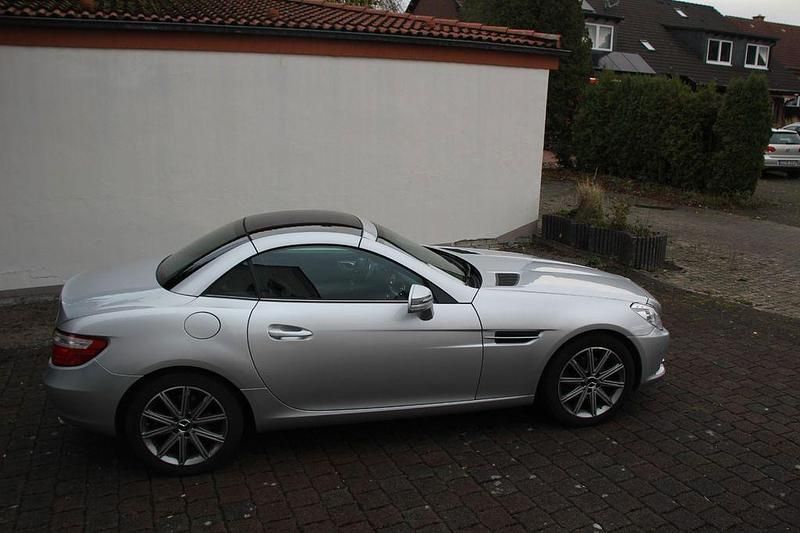 Silber Gebraucht 2012 Mercedes SLK200 Cabrio | 15.950 € (Fairer Preis) - Bild 1/4