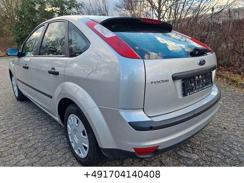 Gebraucht Ford Focus 101 PS (74 kW) 2005 Silber Limousine