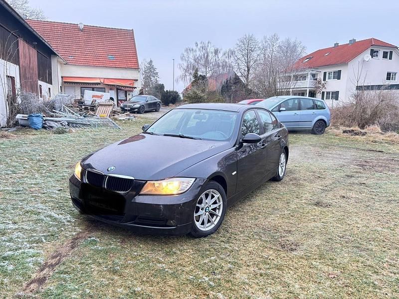 Schwarz Gebraucht 2006 BMW 318 Limousine | 4.600 € (Etwas zu teuer) - Bild 1/4