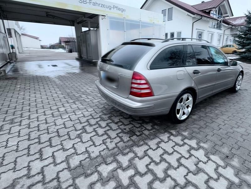 Gebraucht Mercedes C180 143 PS (105 kW) 2004 Grau Kombi