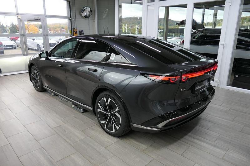 Neu Mazda 6e Takumi-Line 189 kW (258 PS) 2025 Grau Limousine