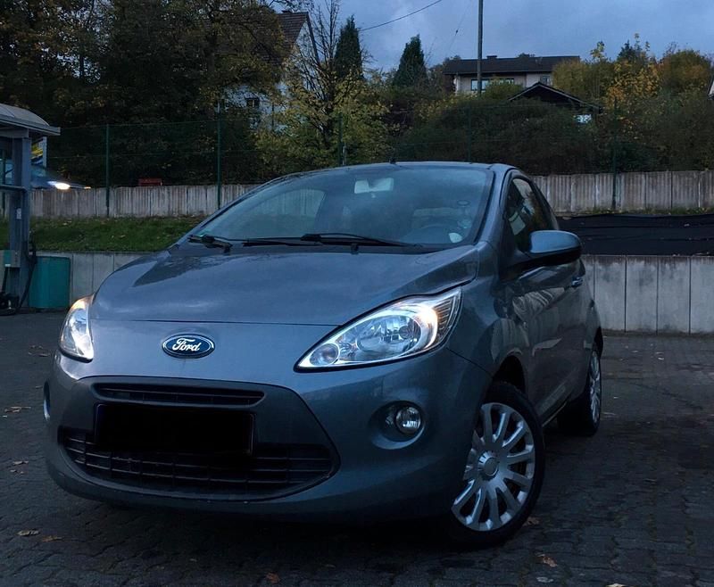 Grau Gebraucht 2010 Ford Ka Kleinwagen | 2.550 € (Fairer Preis) - Bild 1/4