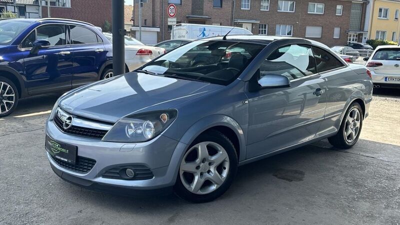 Blau Gebraucht 2006 Opel Astra Cabriolet Cosmo Cabrio | 3.390 € (Fairer Preis) - Bild 1/4