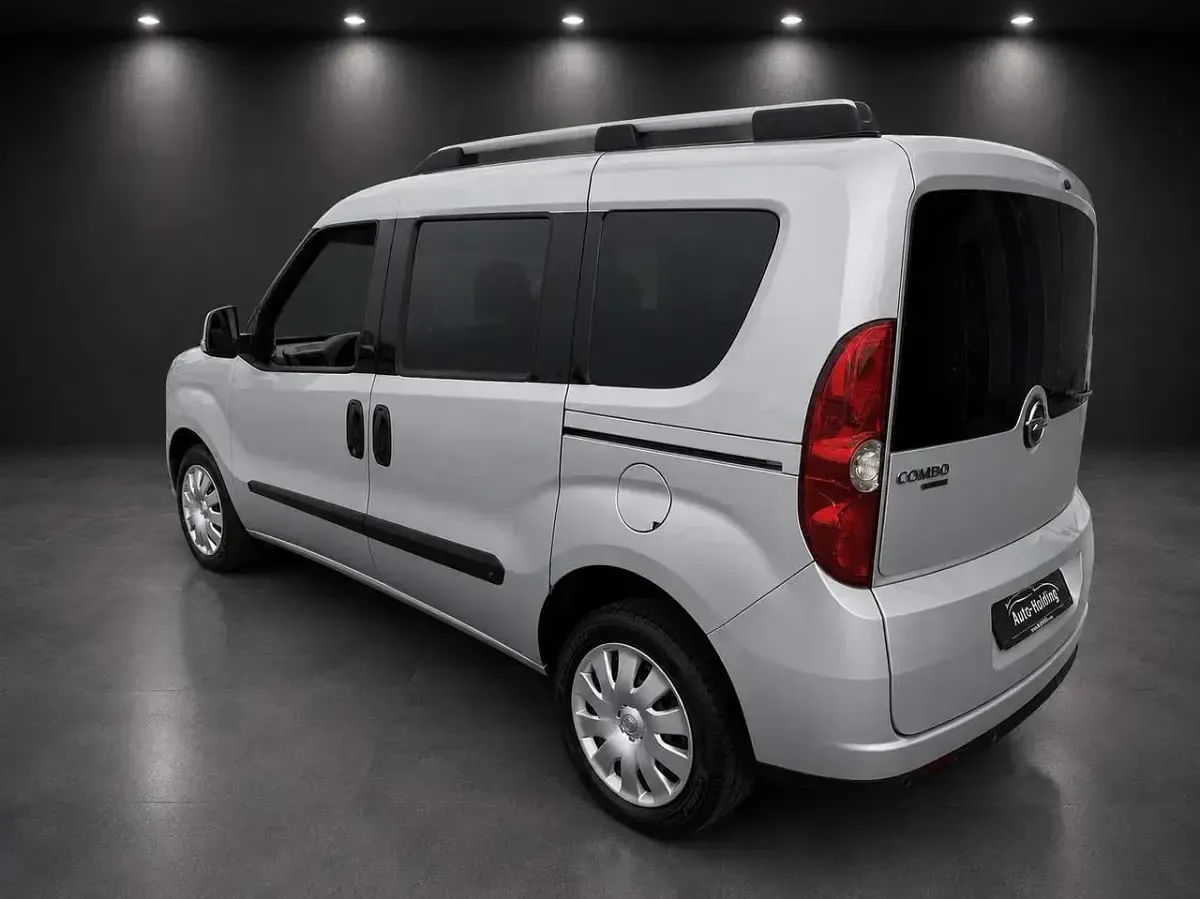Gebraucht Opel Combo 95 PS (69 kW) 2014 Silber Van / Kleinbus