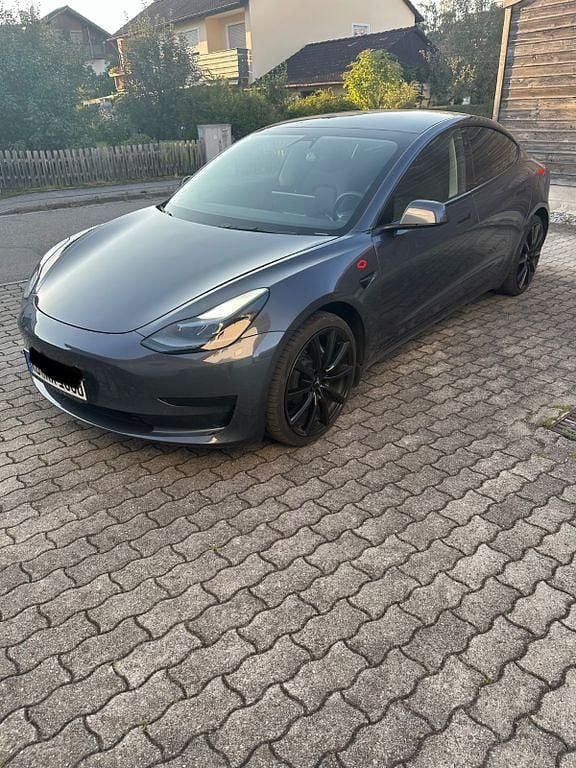Grau Gebraucht 2021 Tesla Model 3 Standard Range Limousine | 20.500 € (Superpreis) - Bild 1/4