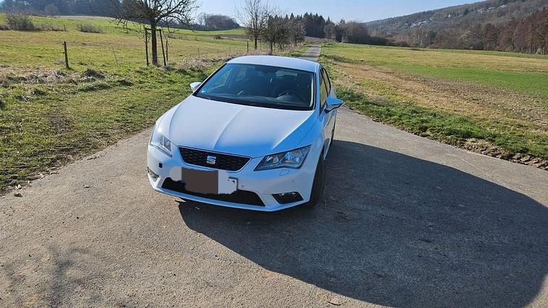Gebraucht Seat Leon Style 150 PS (110 kW) 2015 Weiß Limousine