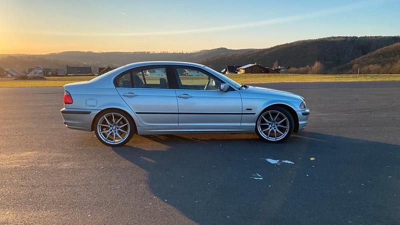 Gebraucht BMW 325 192 PS (141 kW) 2001 Silber Limousine