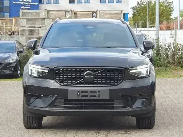 Gebraucht Volvo XC40 Plus 163 PS (119 kW) 2026 Schwarz SUV