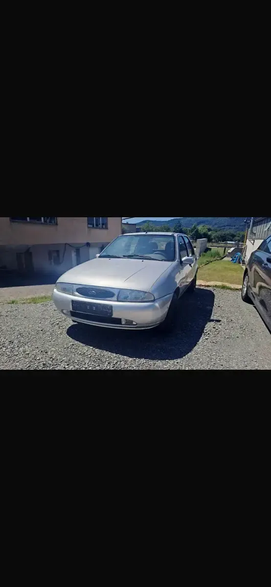 Gebraucht Ford Fiesta 75 PS (55 kW) 1999 Silber Kleinwagen