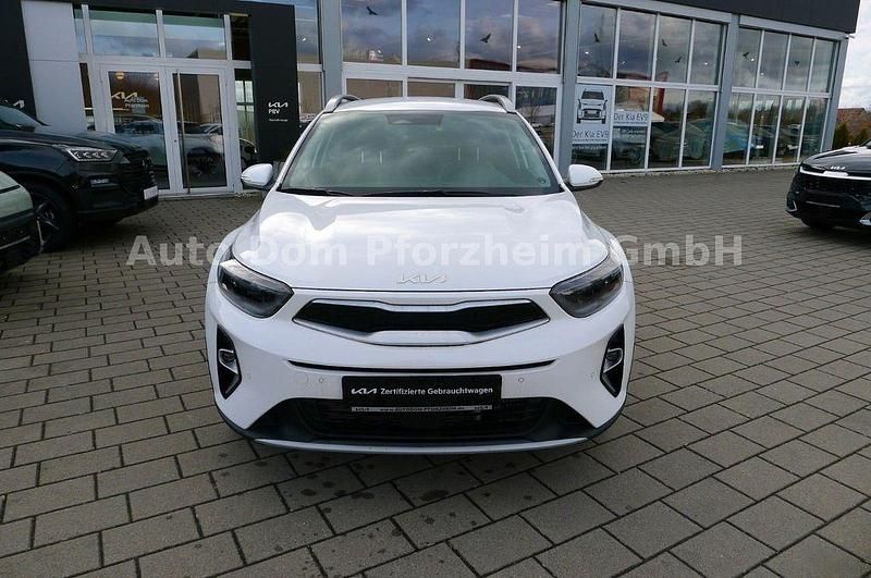 Gebraucht Kia Stonic 120 PS (88 kW) 2024 Snow white pearl met.(swp) SUV