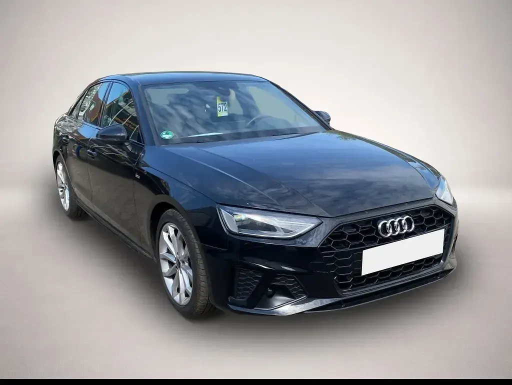 Gebraucht Audi A4 S-Line 204 PS (150 kW) 2023 Original mythosschwarz metallic Limousine