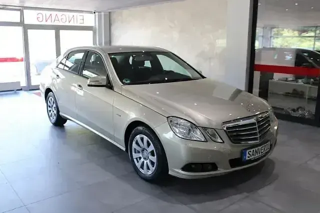 Gebraucht Mercedes E220 170 PS (125 kW) 2011 Perlbeige Limousine