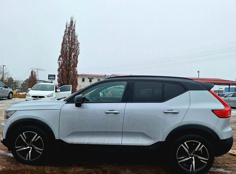 Gebraucht Volvo XC40 R-Design 163 PS (119 kW) 2019 Weiß SUV