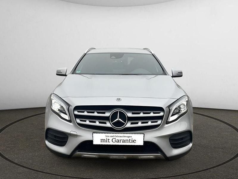 Gebraucht Mercedes GLA250 AMG line 211 PS (155 kW) 2017 Polarsilber  metalliclack SUV