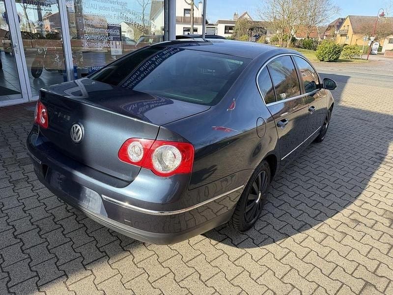 Gebraucht VW Passat Comfortline 116 PS (85 kW) 2005 Blau Limousine