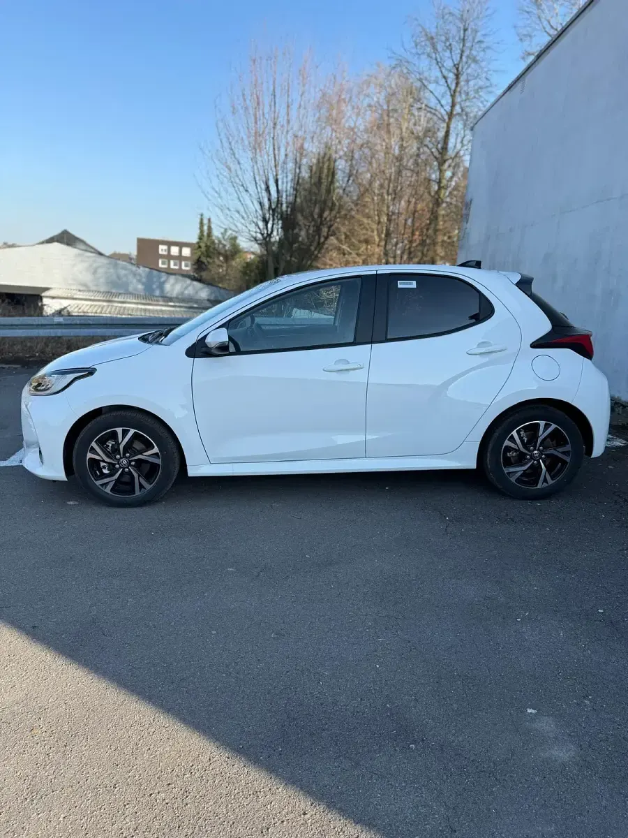Neu Toyota Yaris Style 92 PS (67 kW) 2025 Weiß Kleinwagen