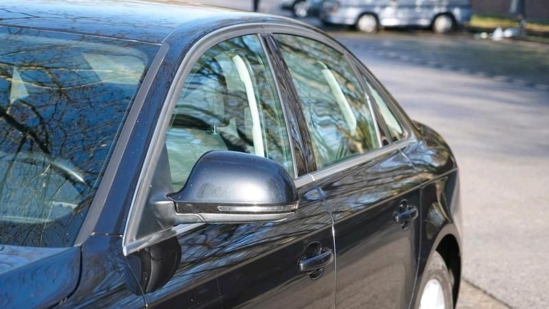 Gebraucht Audi A4 Ambiente 160 PS (117 kW) 2008 Schwarz Limousine