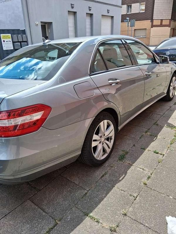 Gebraucht Mercedes E200 Elegance 184 PS (135 kW) 2011 Limousine