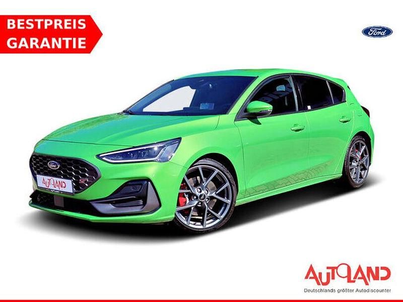 Grün Gebraucht 2022 Ford Focus ST Limousine | 31.950 € (Etwas zu teuer) - Bild 1/4