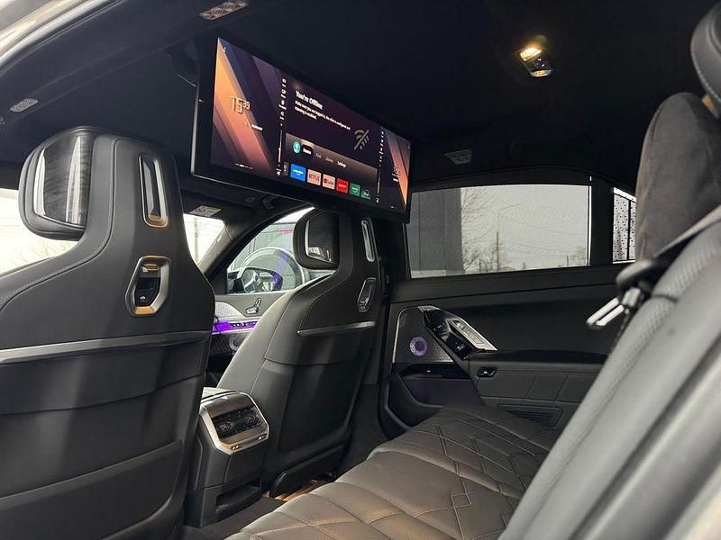 Gebraucht BMW M760e 571 PS (419 kW) 2023 Grau Limousine