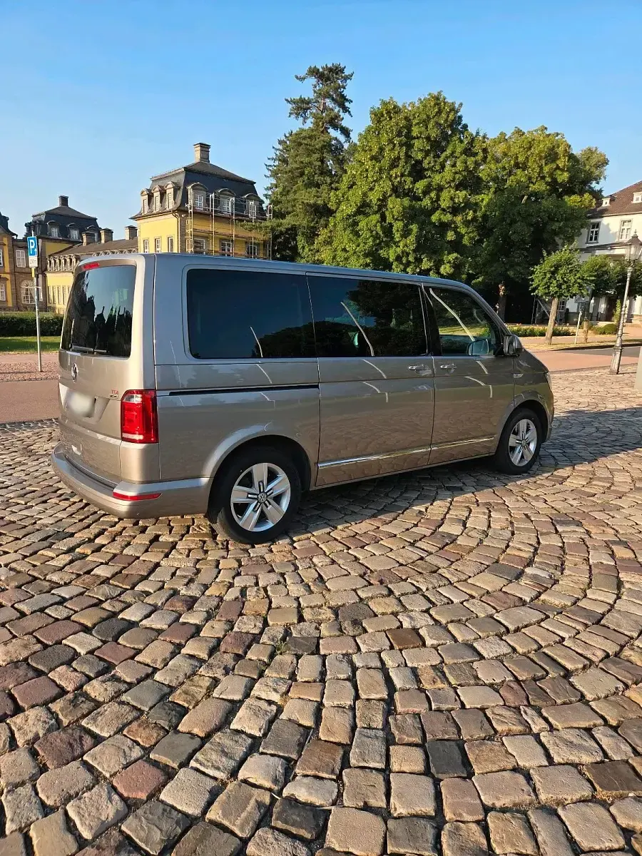 Gebraucht VW Multivan Highline 204 PS (150 kW) 2016 Gelb Van / Kleinbus