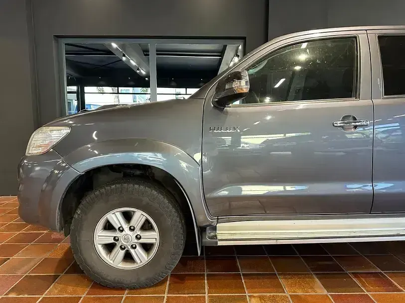 Gebraucht Toyota HiLux Life 171 PS (125 kW) 2012 Grau Pickup