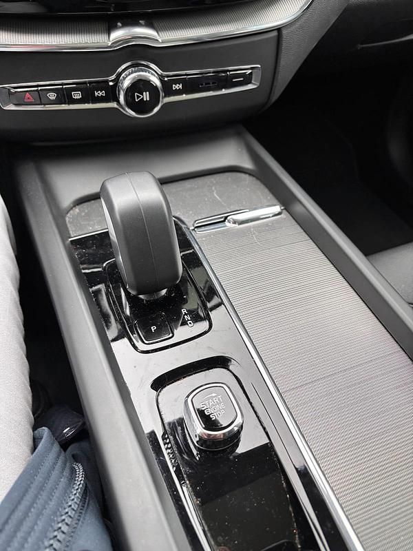 Gebraucht Volvo XC60 Plus 184 PS (135 kW) 2023 Blau SUV