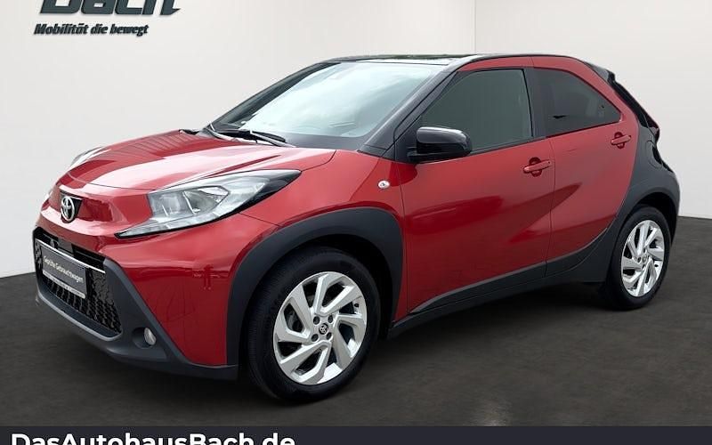 Rot Gebraucht 2022 Toyota Aygo Pulse Kleinwagen | 13.870 € (Fairer Preis) - Bild 1/4