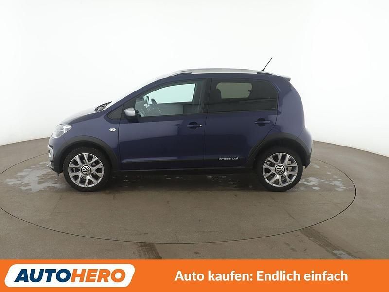 Second-hand VW cross up! 75 CP (55 kW) 2015 Albastru Hatchback