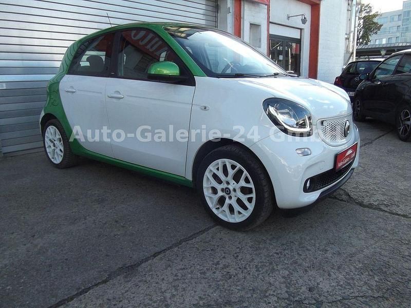 Gebraucht Smart ForFour Electric Drive 60 kW (82 PS) 2018 Weiß Limousine