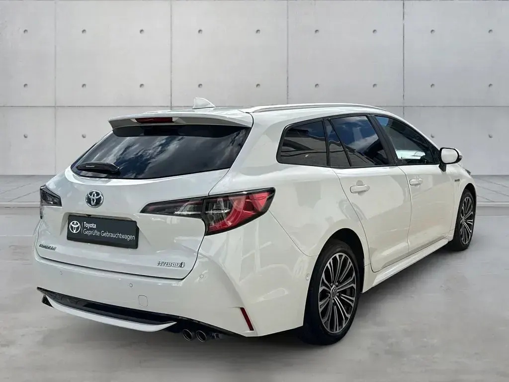 Gebraucht Toyota Corolla Team 184 PS (135 kW) 2021 Schneeweiß Kombi