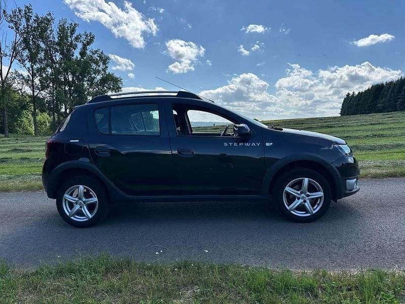 Schwarz Gebraucht 2013 Dacia Sandero Stepway Limousine | 4.000 € (Fairer Preis) - Bild 1/4