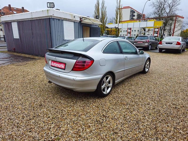 Gebraucht Mercedes C220 170 PS (125 kW) 2004 Silber Coupé