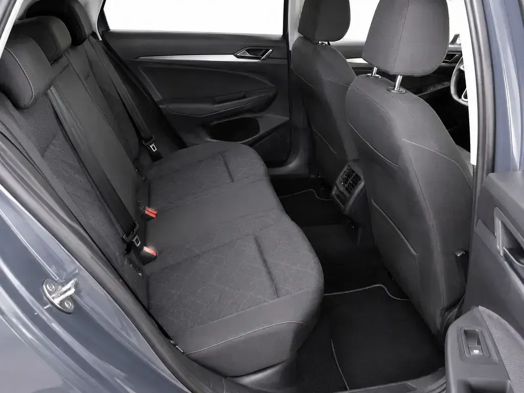 Gebraucht VW Golf VIII Life 150 PS (110 kW) 2023 Delfingrau metallic Kombi