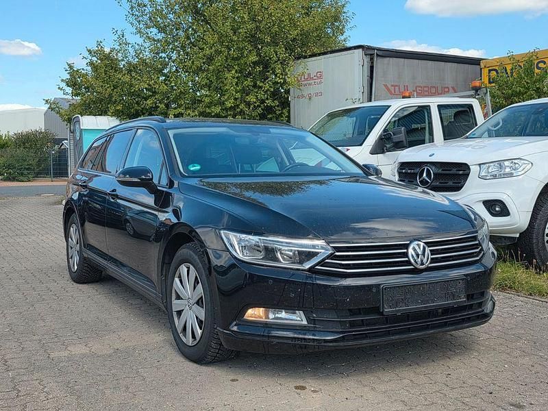 Schwarz Gebraucht 2017 VW Passat Comfortline Kombi | 9.490 € (Superpreis) - Bild 1/4