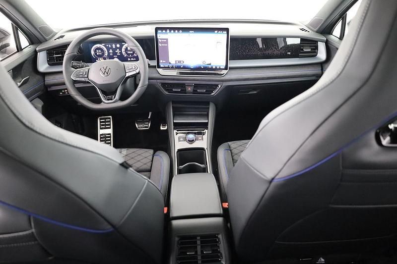 Neu VW Tayron R-line 204 PS (150 kW) 2025 Oyster silver metallic SUV