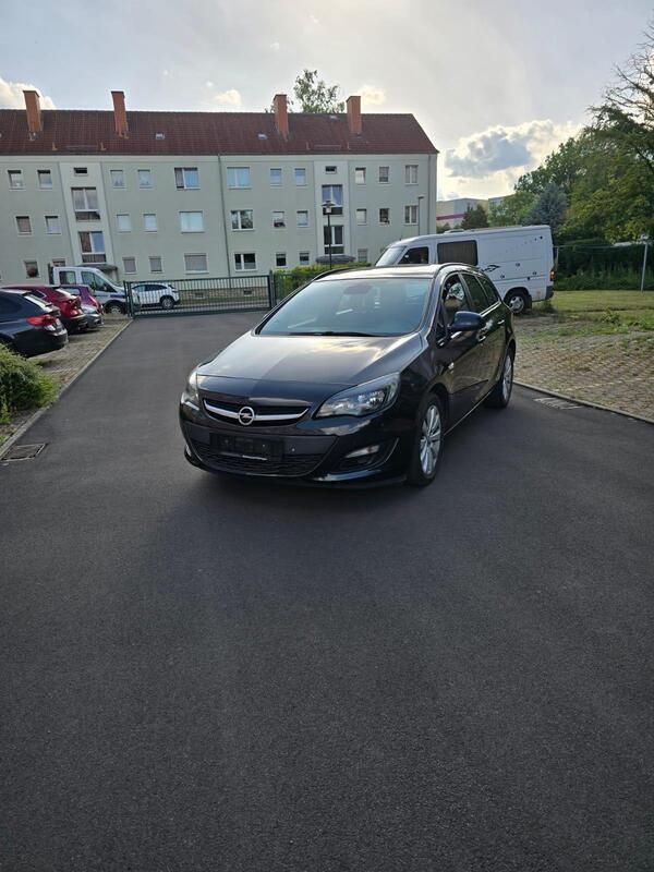Schwarz Gebraucht 2013 Opel Astra Kombi | 3.100 € (Superpreis) - Bild 1/4