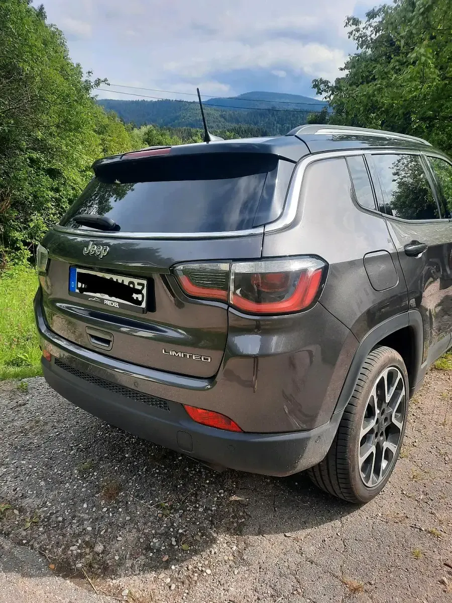 Gebraucht Jeep Compass 140 PS (102 kW) 2017 Grau SUV