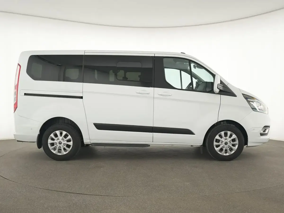 Gebraucht Ford Tourneo Custom 105 PS (77 kW) 2021 Frost weiss Van