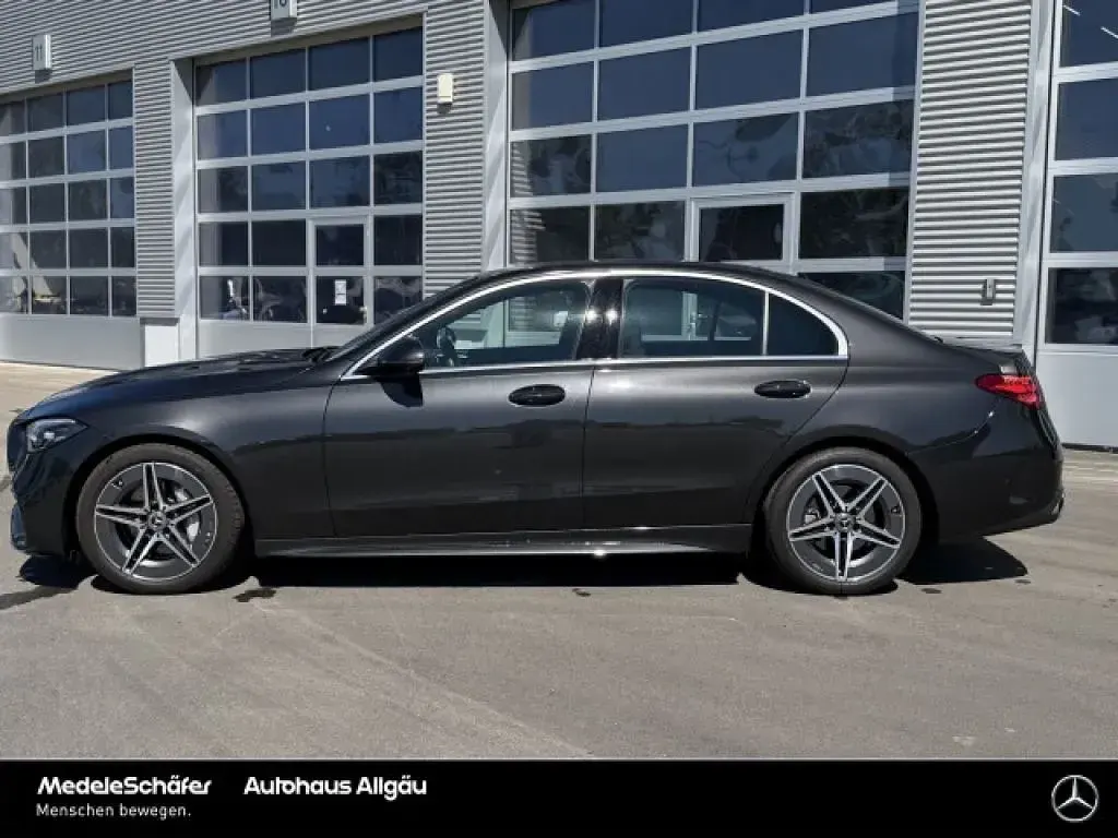 Gebraucht Mercedes 300 AMG 265 PS (194 kW) 2024 Lack graphitgrau (metallic) Limousine