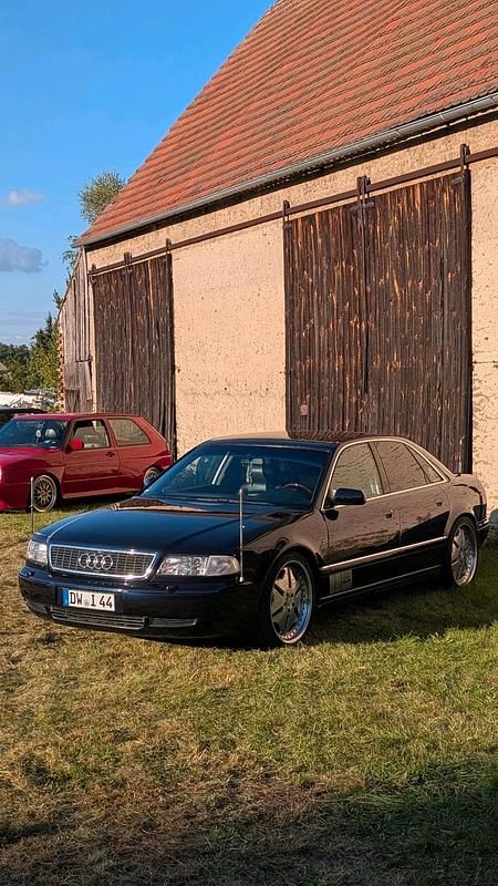 Blau Gebraucht 1998 Audi A8 Limousine | 7.500 € - Bild 1/4