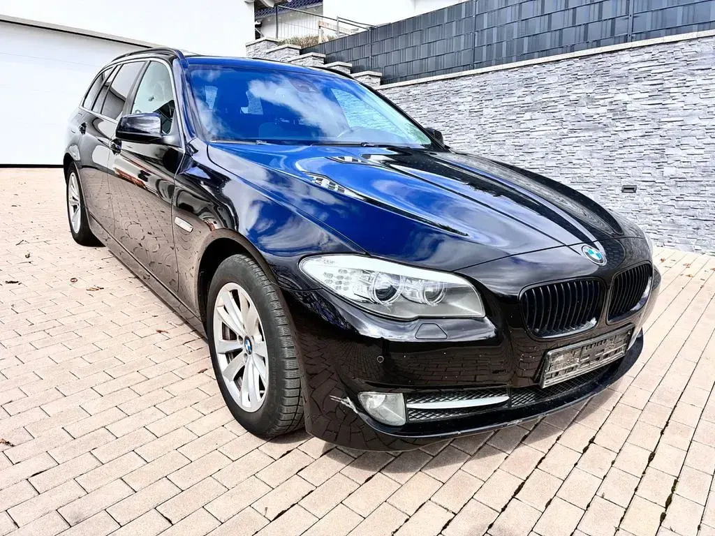 Gebraucht BMW 520 184 PS (135 kW) 2012 Schwarz Kombi
