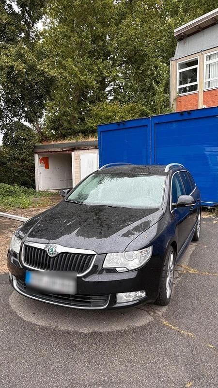 Schwarz Gebraucht 2010 Skoda Superb Kombi | 5.200 € (Fairer Preis) - Bild 1/4